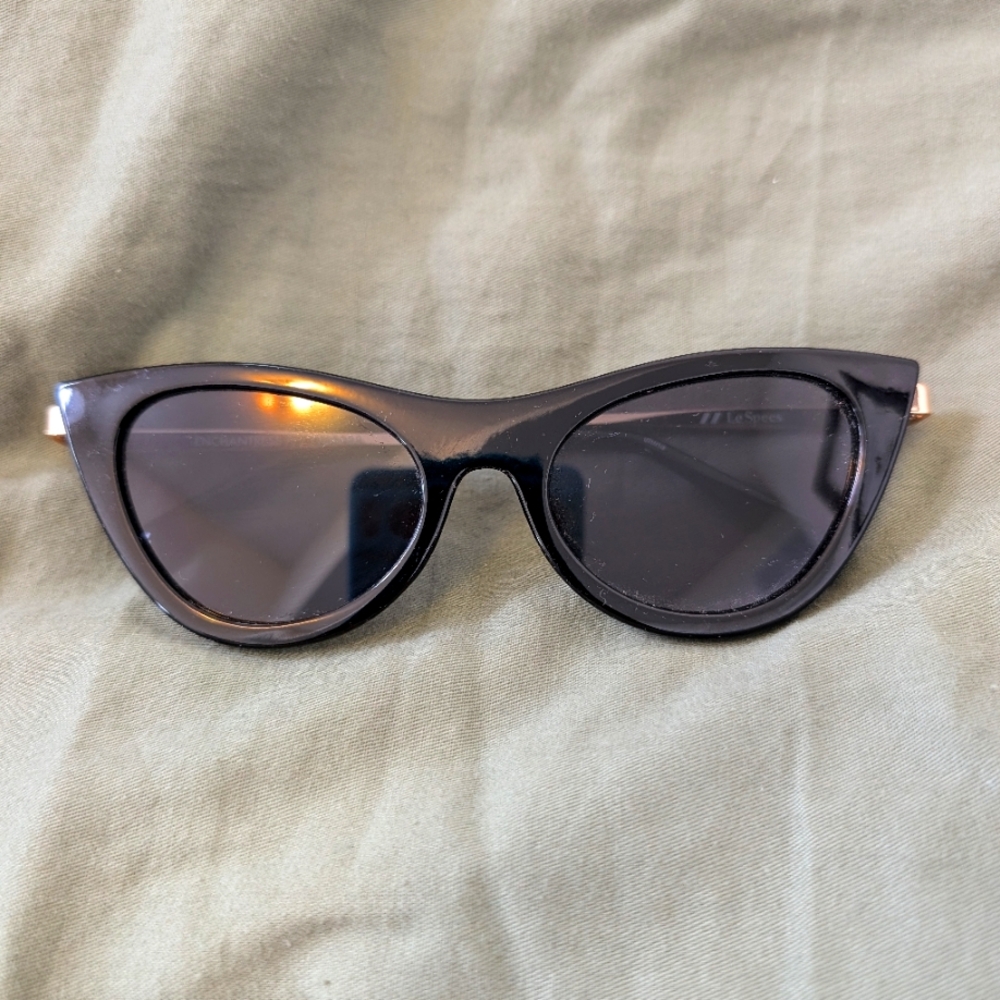 NWOT Le Specs black cat eye sunglasses